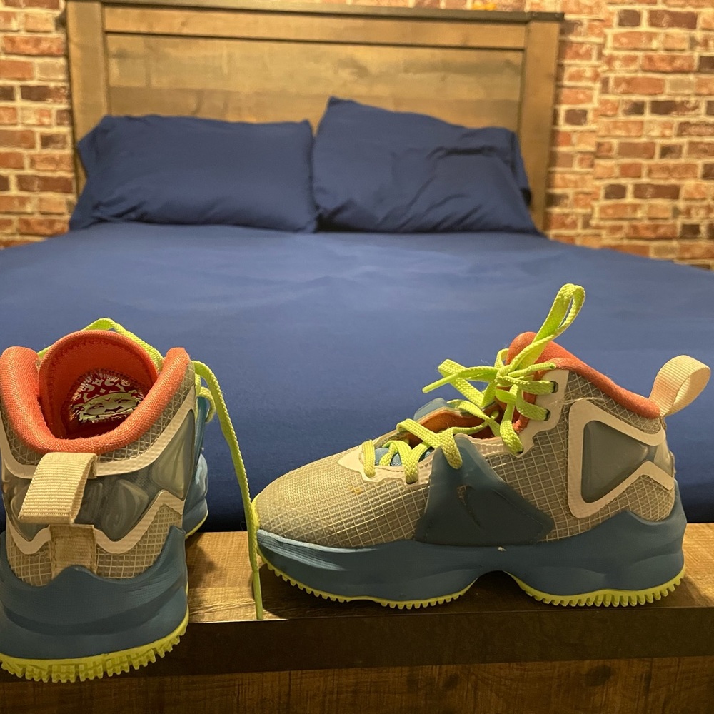 Little boys sneaker